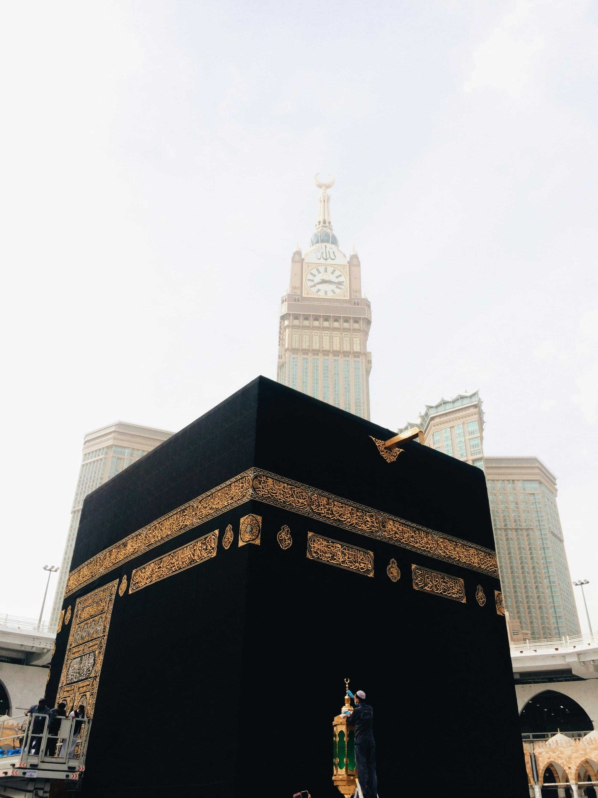 الدعاء بعد دفن الميت